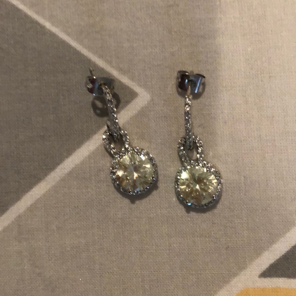 Gorgeous earrings for wedding